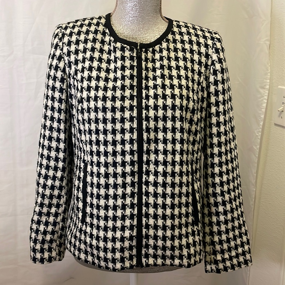 Black and white houndstooth zipper blazer